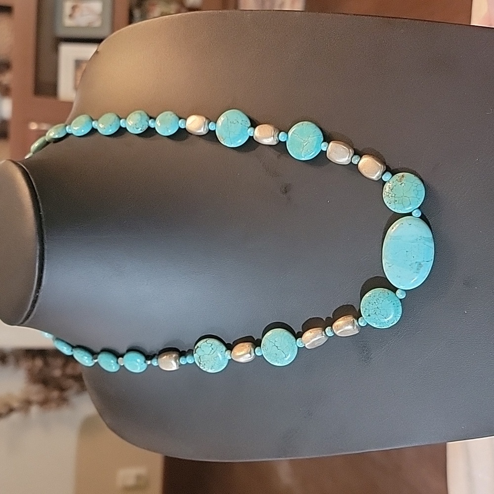 Southwestern Style Turquoise Dyed Howlite Stone Necklace